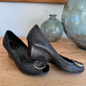 Tory Burch Sally, black leather peep, toe wedge pump size 7